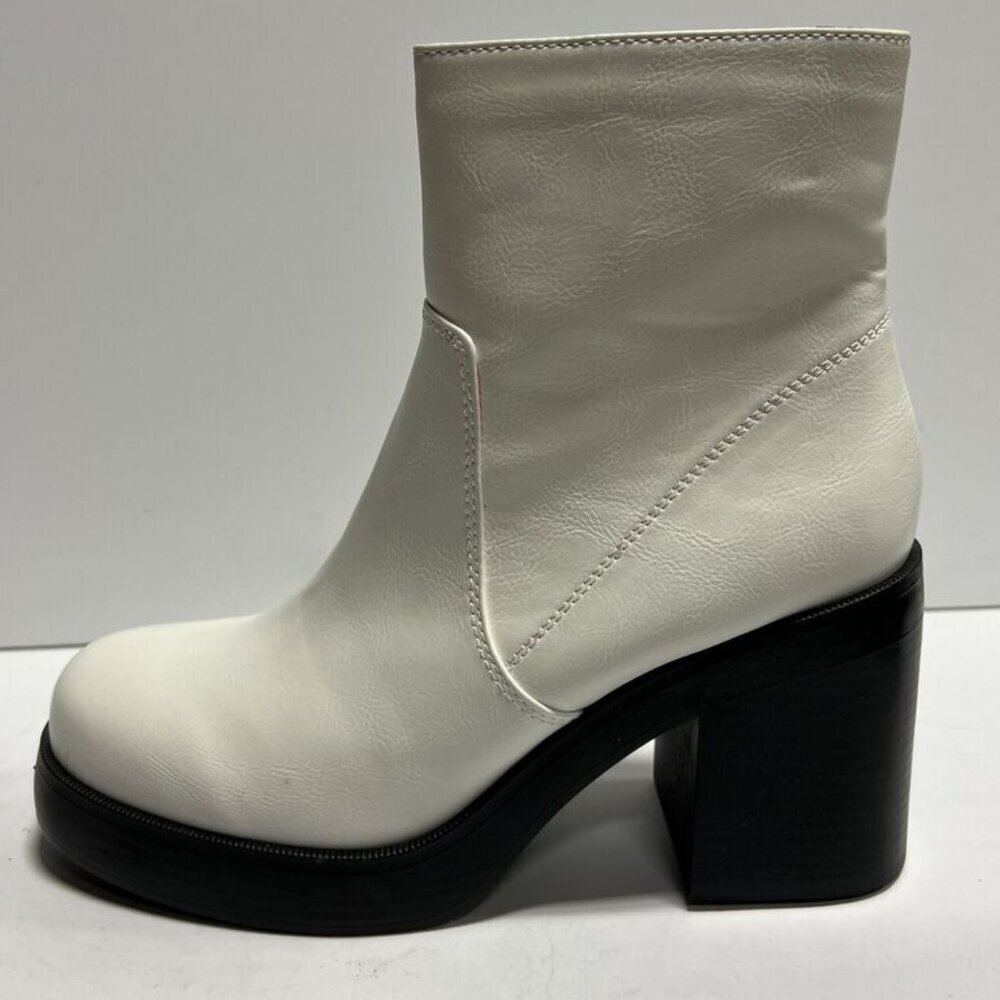 Dirty Laundry Womens Groovy White Booties, US9 M EU40